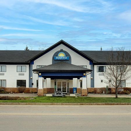 Days Inn By Wyndham Whitecourt Eksteriør bilde