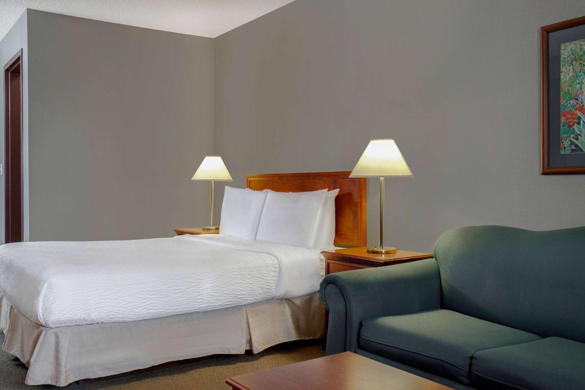 Days Inn By Wyndham Whitecourt Eksteriør bilde