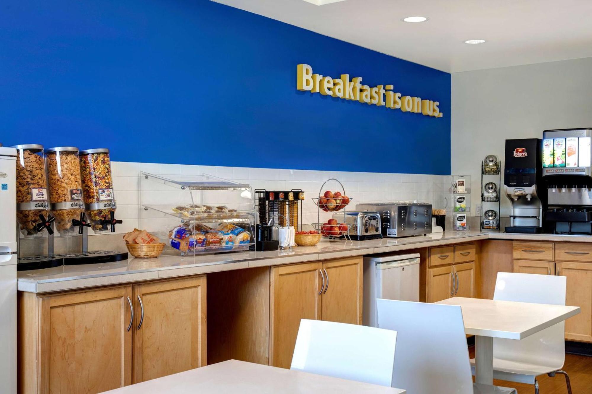 Days Inn By Wyndham Whitecourt Eksteriør bilde