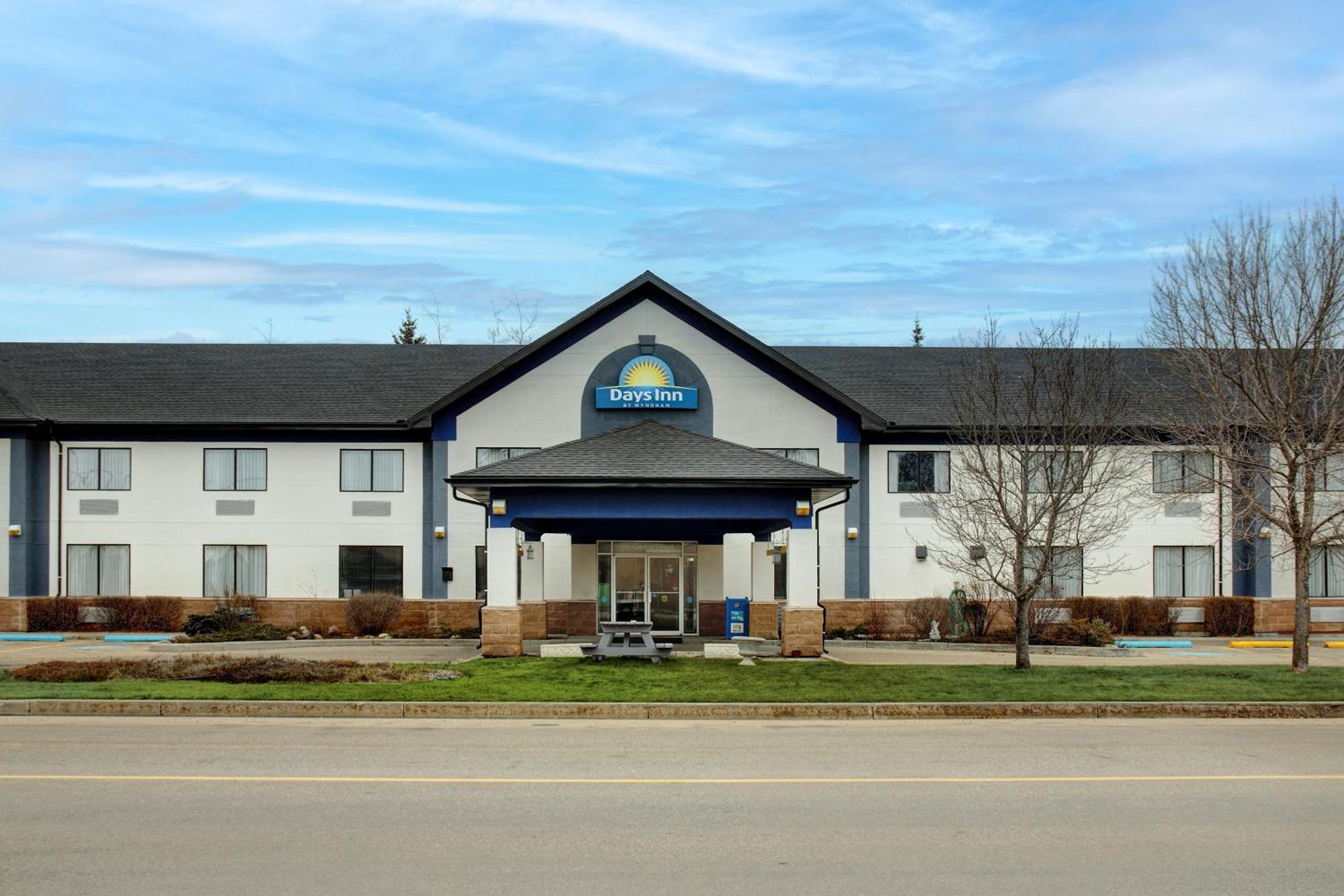 Days Inn By Wyndham Whitecourt Eksteriør bilde