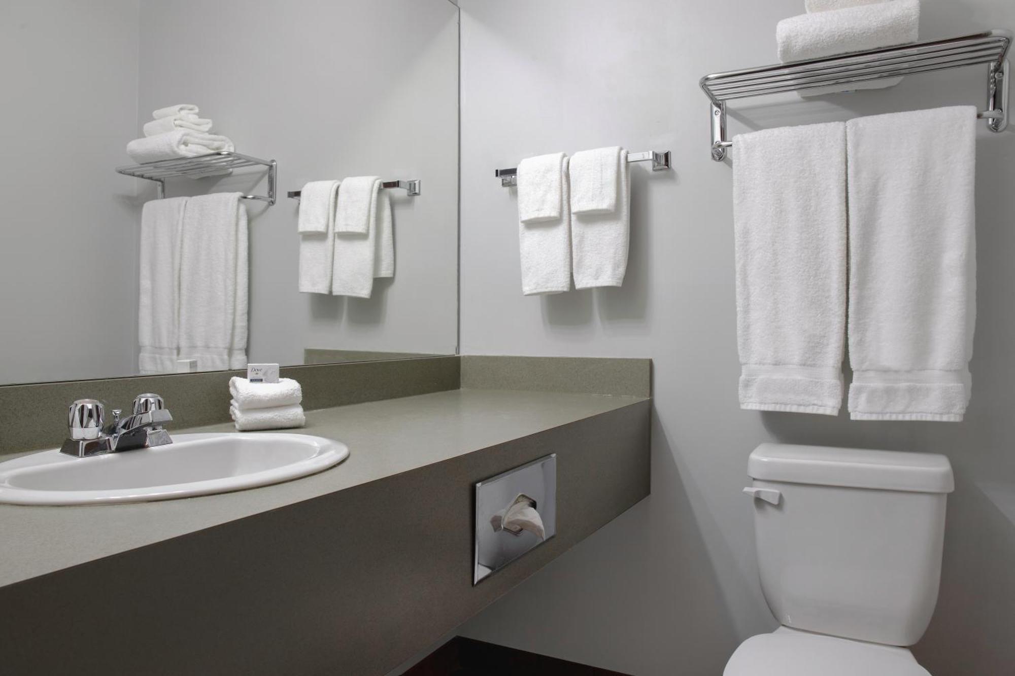 Days Inn By Wyndham Whitecourt Eksteriør bilde