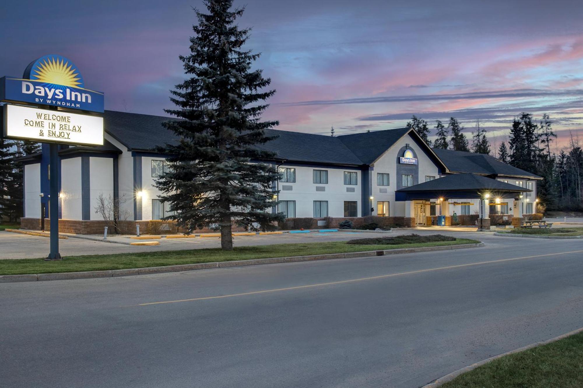 Days Inn By Wyndham Whitecourt Eksteriør bilde