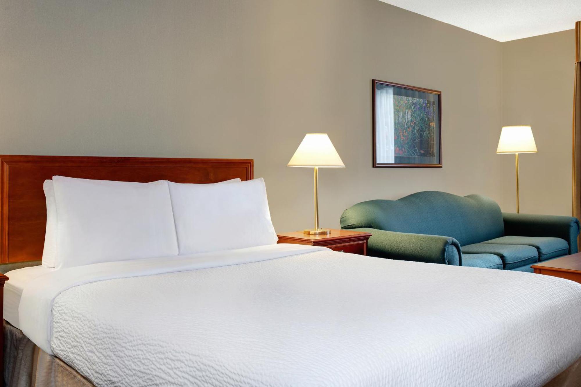 Days Inn By Wyndham Whitecourt Eksteriør bilde