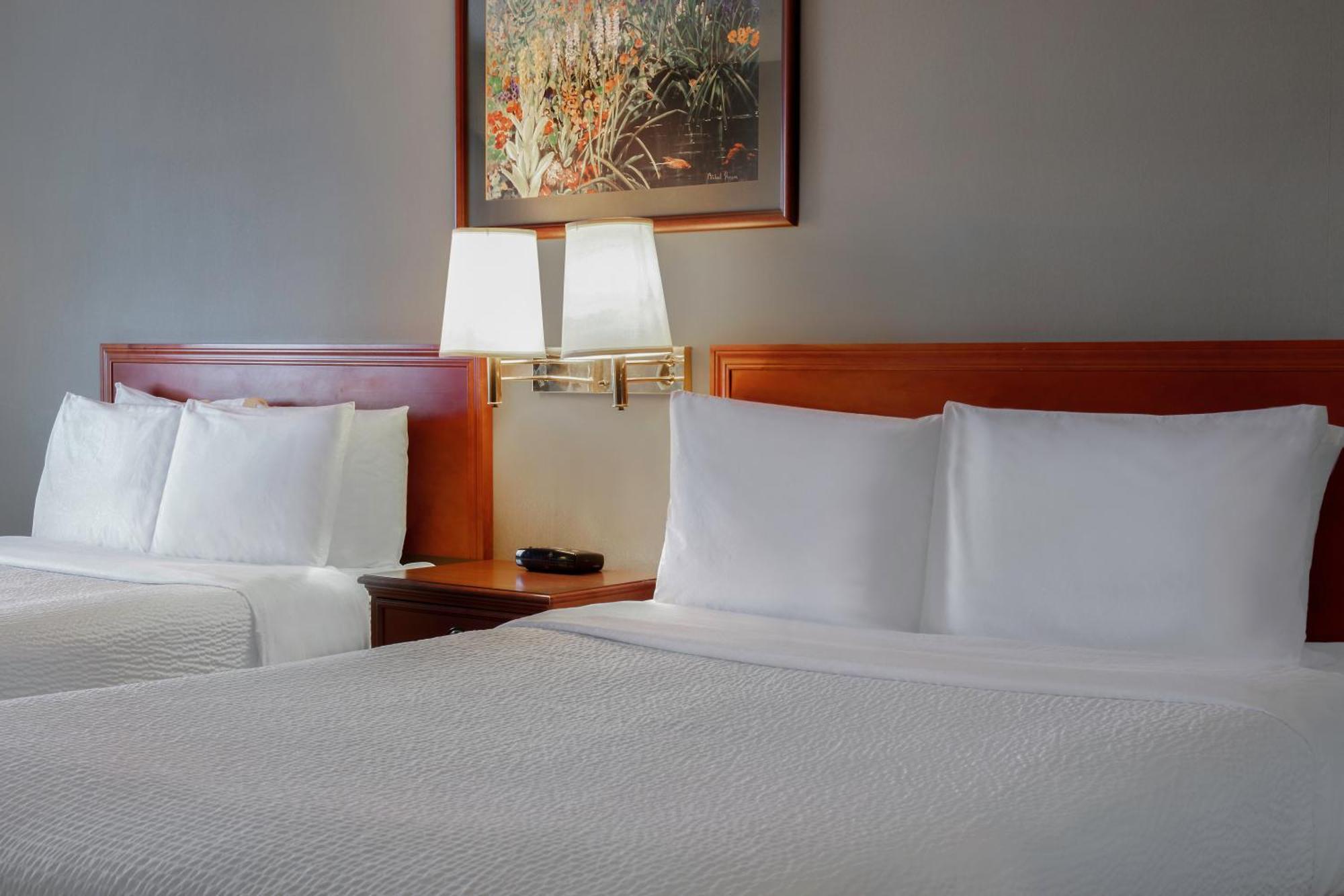 Days Inn By Wyndham Whitecourt Eksteriør bilde