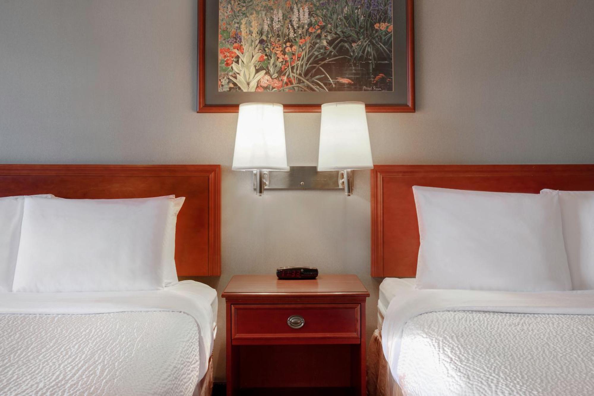 Days Inn By Wyndham Whitecourt Eksteriør bilde