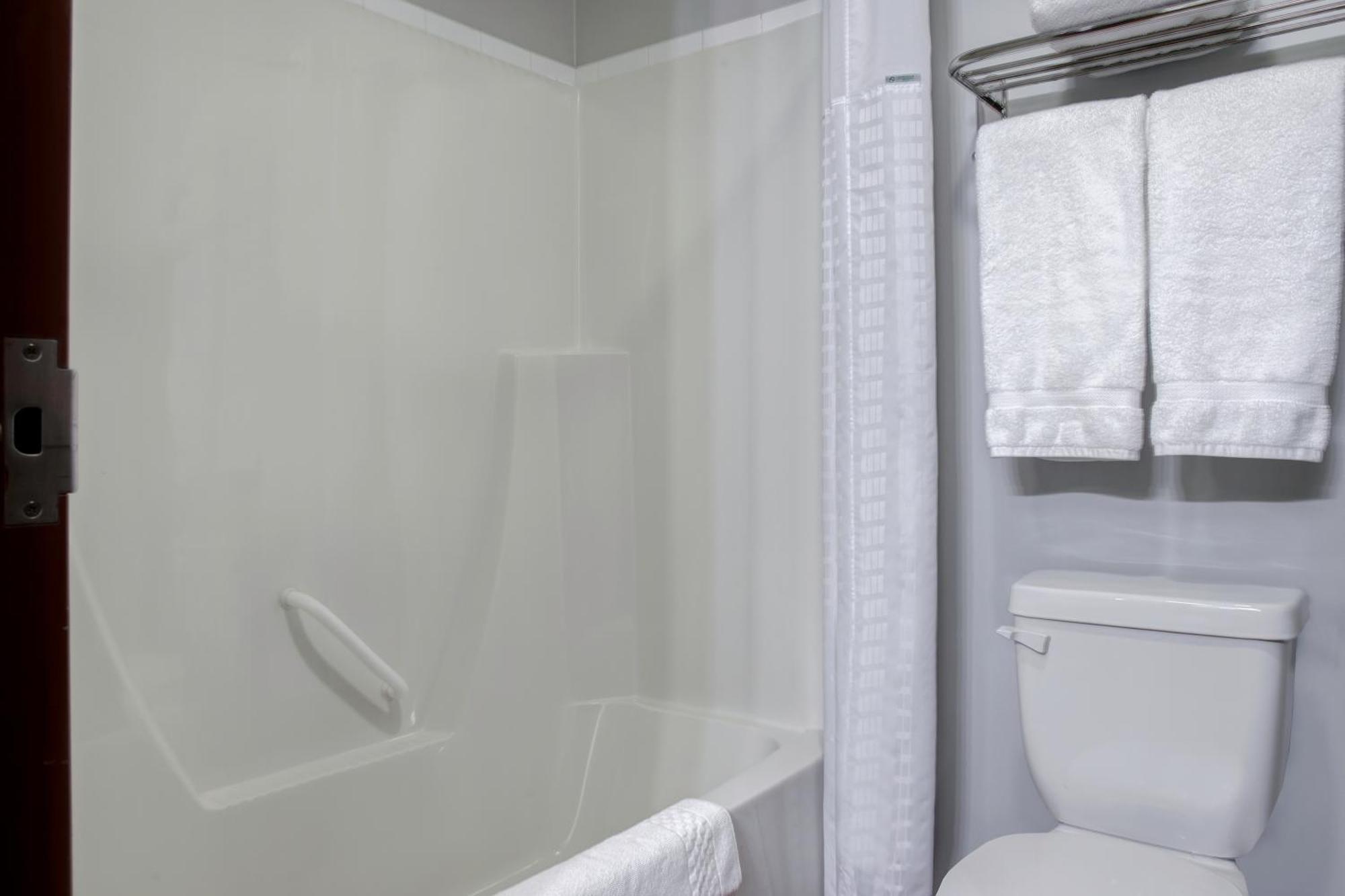 Days Inn By Wyndham Whitecourt Eksteriør bilde