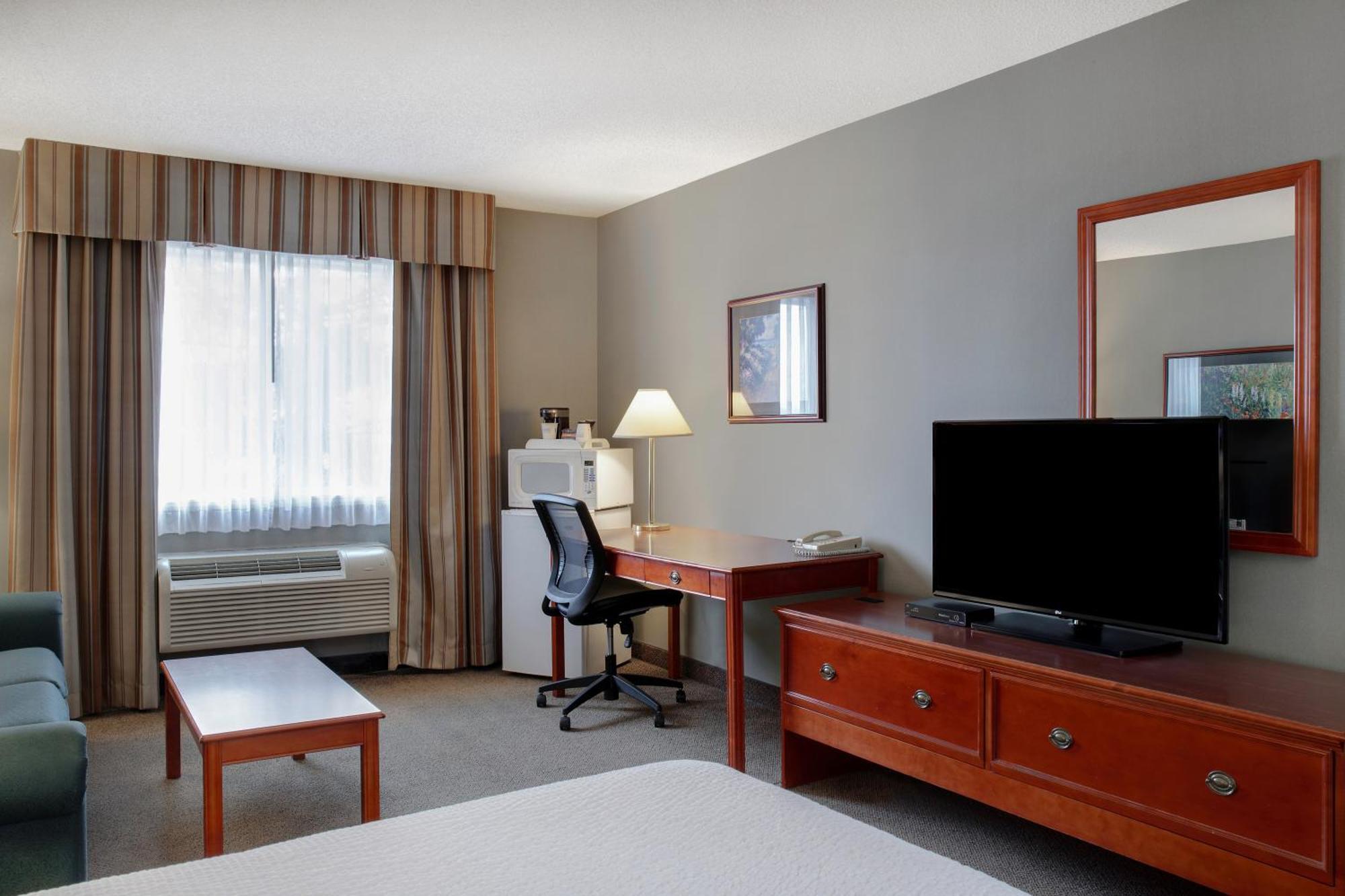 Days Inn By Wyndham Whitecourt Eksteriør bilde