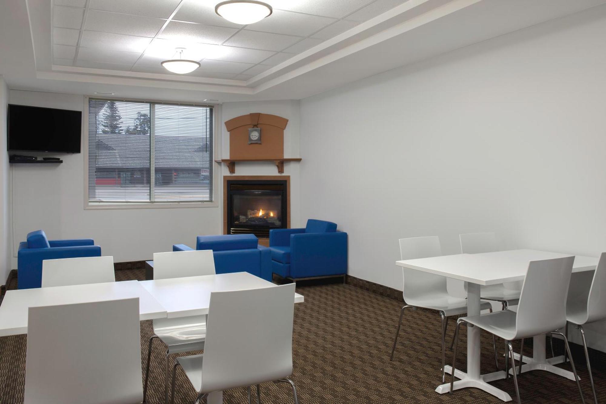 Days Inn By Wyndham Whitecourt Eksteriør bilde